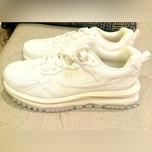 Blowfish Malibu Leo White Sneaker BRAND NEW